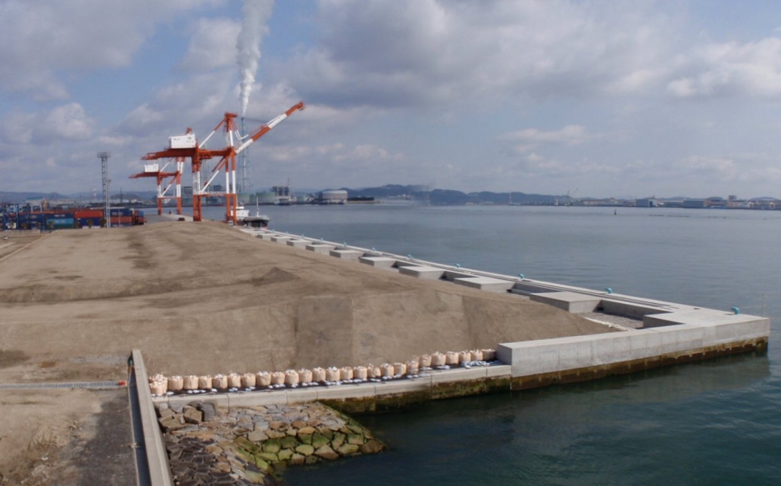 水島港玉島地区岸壁（-12m）（耐震）築造工事